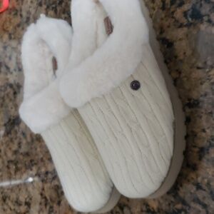 Bob's sketchers beige slippers